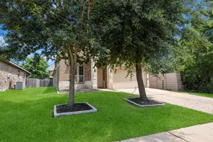 8702 Alicia Dr, Tomball, TX 77375 - Photo 3