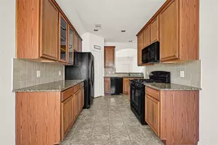 12943 Palm Leaf Ct, Houston, TX 77044 - Photo 11