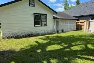 1614 W Sidnor St, Alvin, TX 77511 - Photo 11