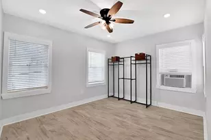 1606 Avenue L, Galveston, TX 77550 - Photo 11