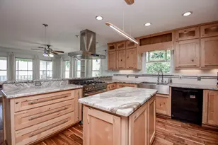 317 E Bayshore Dr, Palacios, TX 77465 - Photo 25