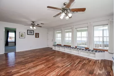 317 E Bayshore Drive, Palacios, TX 77465 - Photo 17