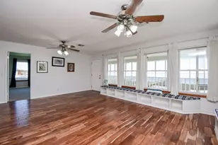 317 E Bayshore Dr, Palacios, TX 77465 - Photo 17