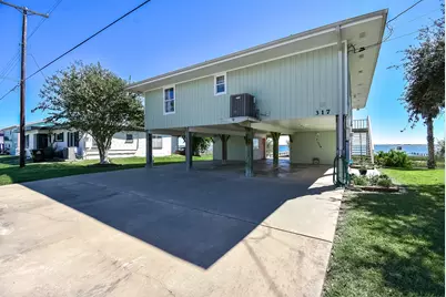 317 E Bayshore Drive, Palacios, TX 77465 - Photo 5
