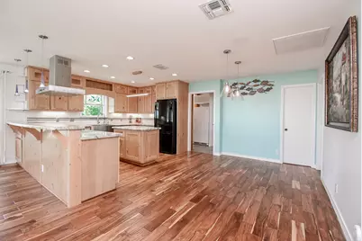 317 E Bayshore Drive, Palacios, TX 77465 - Photo 19