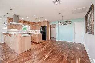 317 E Bayshore Dr, Palacios, TX 77465 - Photo 19