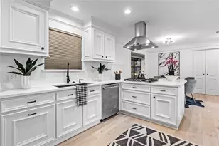 10911 Riverview Dr, Houston, TX 77042 - Photo 19