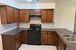 8307 Bird Meadow Ln, Houston, TX 77489 - Photo 7