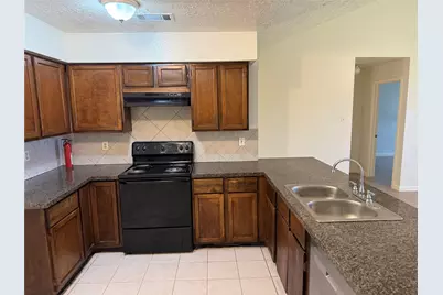 8307 Bird Meadow Lane, Houston, TX 77489 - Photo 5