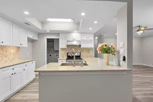 161 Litchfield Ln, Houston, TX 77024 - Photo 13