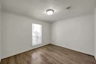 212 Oxford Dr, Conroe, TX 77303 - Photo 17