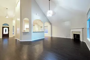 212 Rolling Springs Ln, Dickinson, TX 77539 - Photo 5