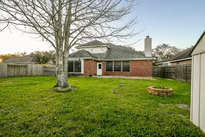 212 Rolling Springs Lane, Dickinson, TX 77539 - Photo 15