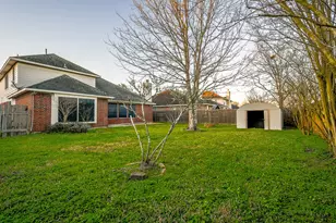 212 Rolling Springs Ln, Dickinson, TX 77539 - Photo 17