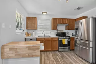 8302 Sanford St, Baytown, TX 77521 - Photo 7