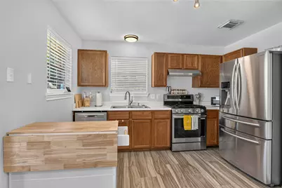 8302 Sanford Street, Baytown, TX 77521 - Photo 7