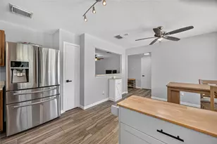 8302 Sanford St, Baytown, TX 77521 - Photo 9