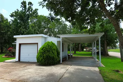 302 Circle Way, Lake Jackson, TX 77566 - Photo 3