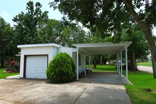 302 Circle Way, Lake Jackson, TX 77566 - Photo 3
