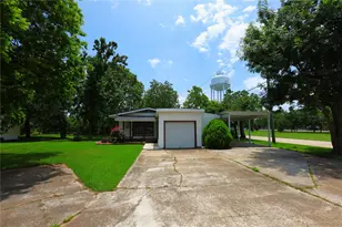302 Circle Way, Lake Jackson, TX 77566 - Photo 1