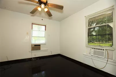 302 Circle Way, Lake Jackson, TX 77566 - Photo 9