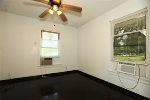 302 Circle Way, Lake Jackson, TX 77566 - Photo 9