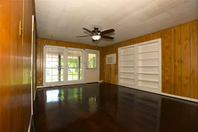 302 Circle Way, Lake Jackson, TX 77566 - Photo 5