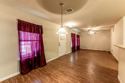 303 Sowell Drive, Huntsville, TX 77320 - Photo 7