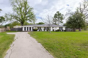 1327 Hodges Ln, Wharton, TX 77488 - Photo 3