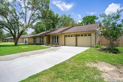 1008 Lost River Drive, Friendswood, TX 77546 - Photo 3