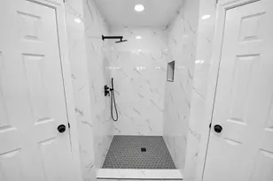 9014 Arcidian Forest Dr, Houston, TX 77088 - Photo 35