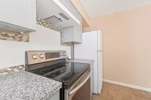 9350 Country Creek Dr, Houston, TX 77036 - Photo 11