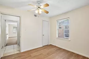 6401 Rowan Ln, Houston, TX 77074 - Photo 13