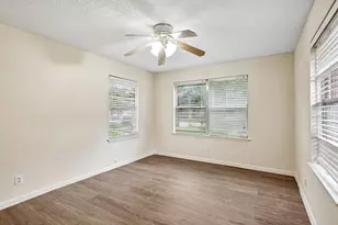 6401 Rowan Ln, Houston, TX 77074 - Photo 17