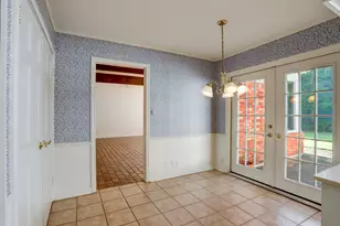 11910 Laurie Ln, Houston, TX 77024 - Photo 13