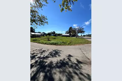 747 Houston, New Ulm, TX 78950 - Photo 1