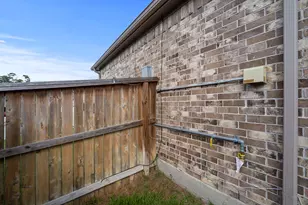 320 Red Maple Ln, Conroe, TX 77304 - Photo 33