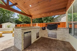 2322 Meadow Briar Dr, Sugar Land, TX 77498 - Photo 9
