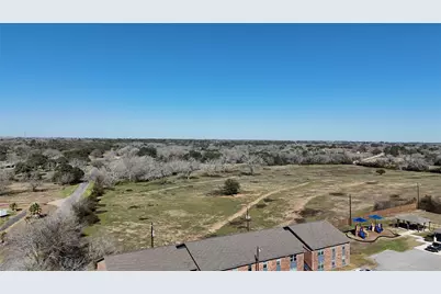 305 Ellen May, Yoakum, TX 77995 - Photo 23