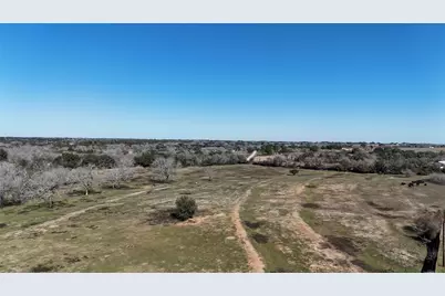 305 Ellen May, Yoakum, TX 77995 - Photo 15