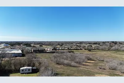 305 Ellen May, Yoakum, TX 77995 - Photo 21