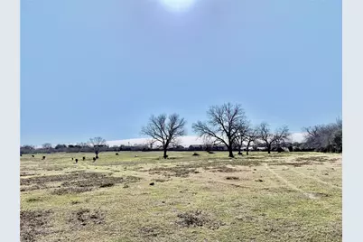 305 Ellen May, Yoakum, TX 77995 - Photo 13