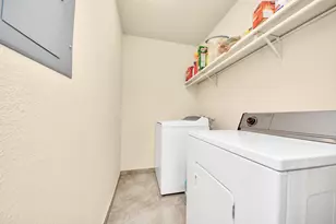9433 Pagewood Ln, Houston, TX 77063 - Photo 17