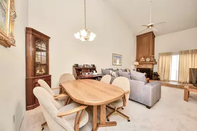 9433 Pagewood Ln, Houston, TX 77063 - Photo 11