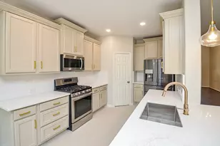 35 S Marshside Pl, Spring, TX 77389 - Photo 9