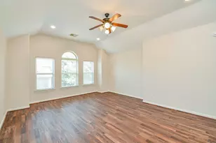 35 S Marshside Pl, Spring, TX 77389 - Photo 17