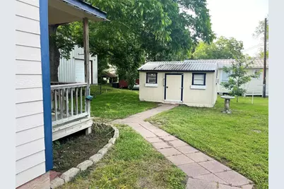 204 W Fayette Street, Fayetteville, TX 78940 - Photo 5