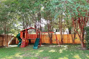 4007 N Beechwood Ct, Houston, TX 77059 - Photo 9