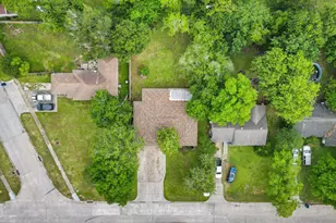 1026 16th Ave N, Texas City, TX 77590 - Photo 3