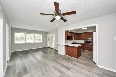 1026 16th Avenue N, Texas City, TX 77590 - Photo 9